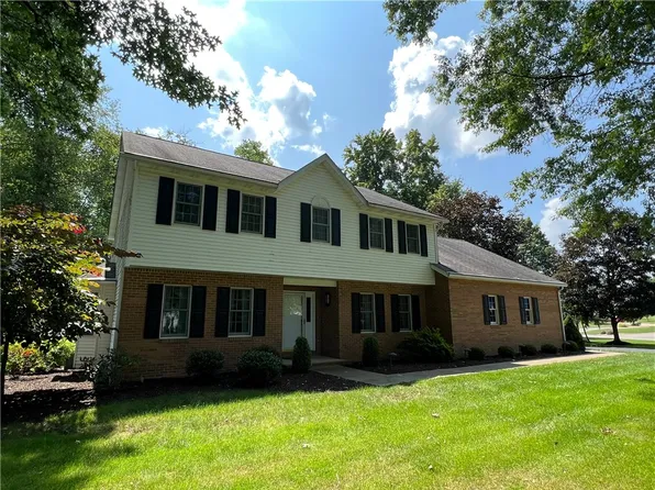 14 Forest Glen Dr, Grove City, PA 16127