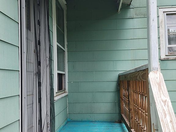 2nd image of 8 Malden St Unit 4