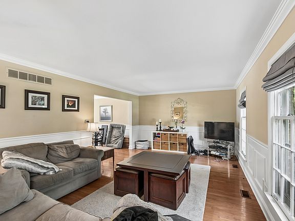 2nd image of 3933 Cumnor Rd