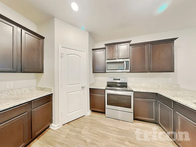 3022 Citron Gdn — Photo 4