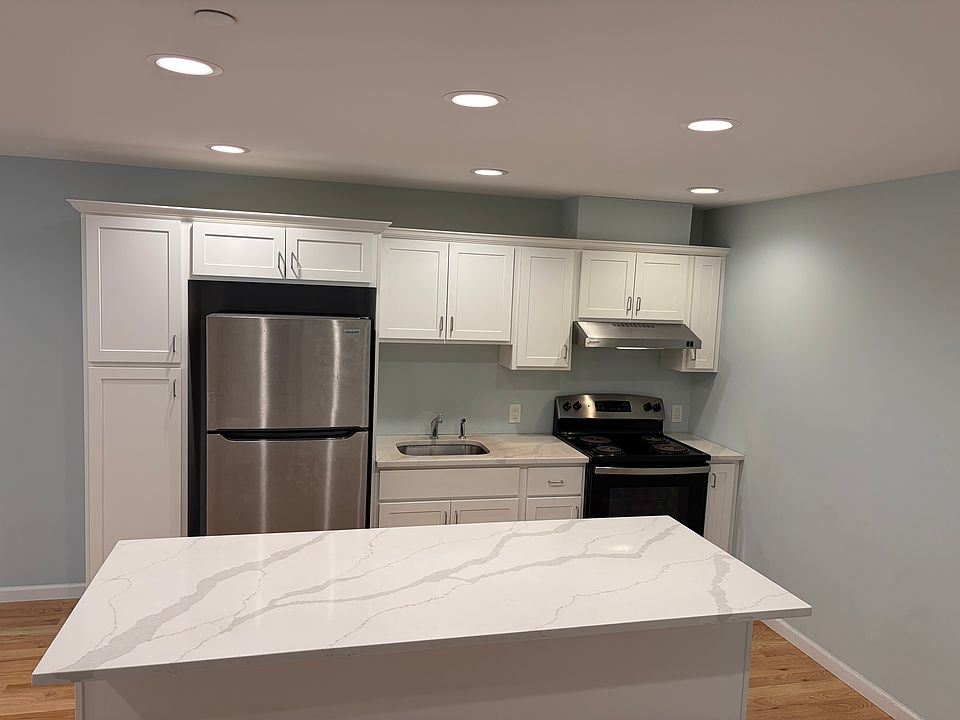 1st image of 44 Lake Rd APT 221