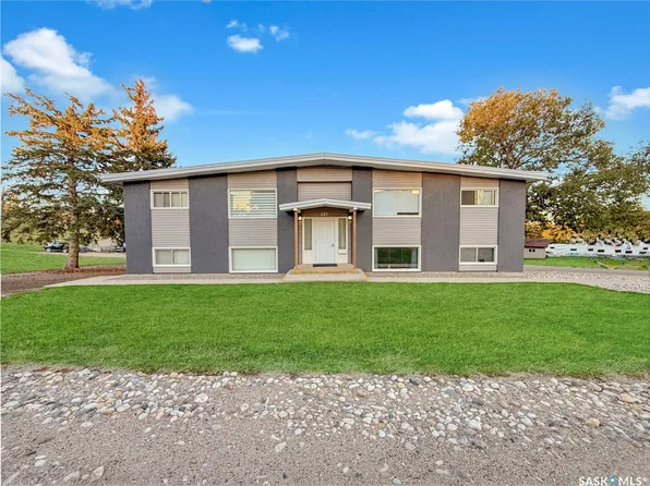 601 6th Avenue NE, Swift Current, SK S9H 2M5