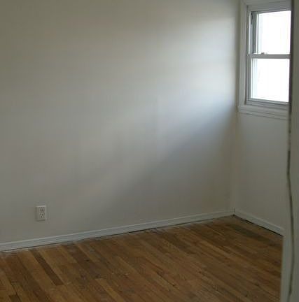 4th image of 67-16 Bayfield Ave