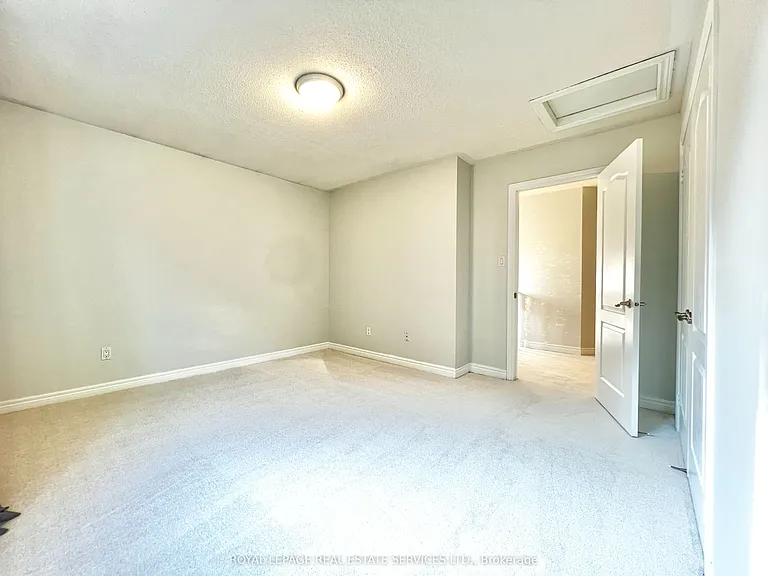 3306 Fox Run Cir — Photo 40