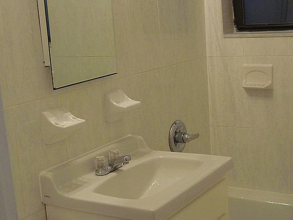 3rd image of 330 W 55th St APT 2H