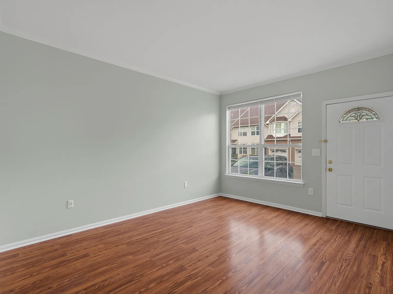 3 bed, 2.5 bath, 1834 sqft, $3,500 — Photo 2