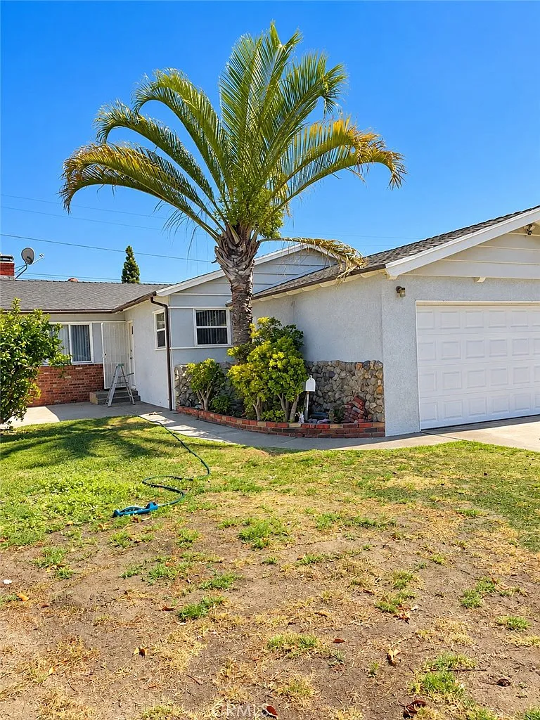 3 bed, 1337 sqft, $3,790 — Photo 2