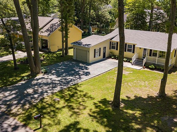 3rd image of 224 Salt Forest Ln