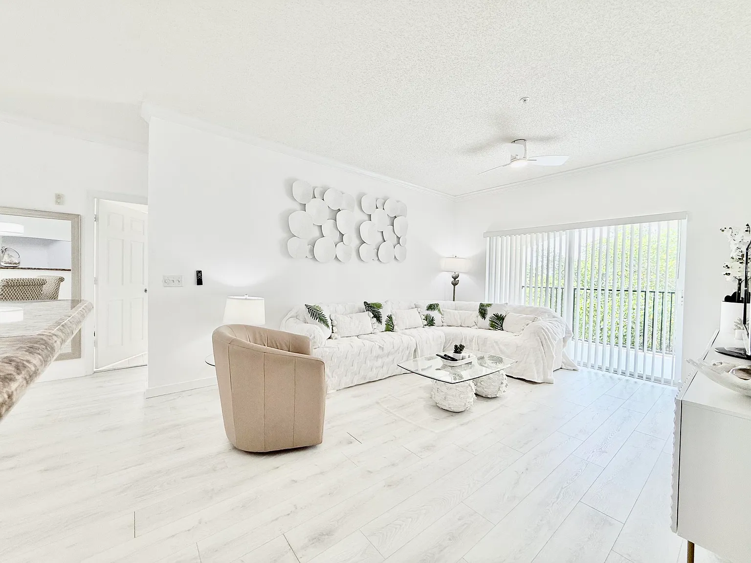 2 bed, 2.0 bath, 1131 sqft, $3,500 — Photo 2