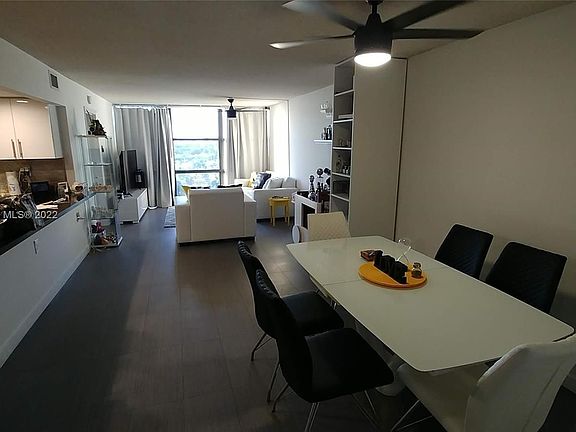2nd image of 800 Parkview Dr APT 825