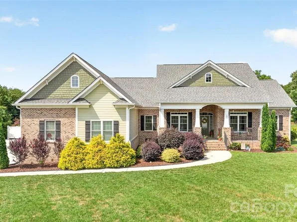 107 Buffalo Creek Dr, Statesville, NC 28677