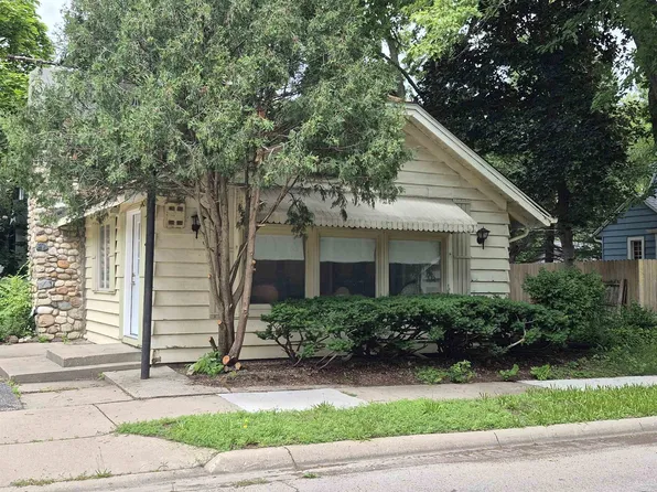 2203 Cumberland St, Rockford, IL 61103