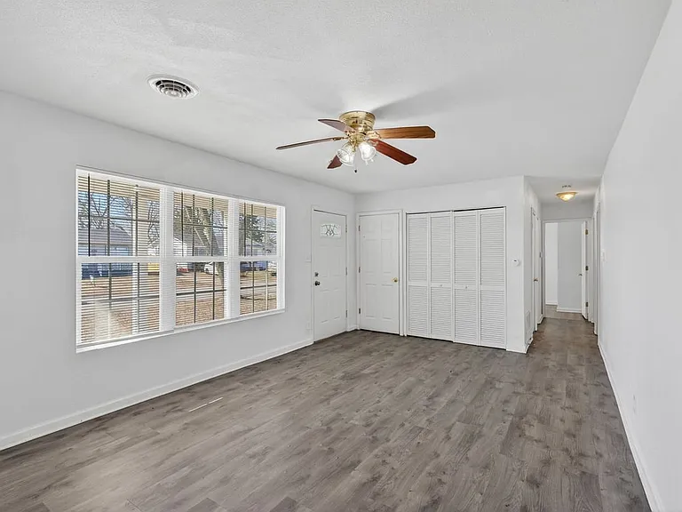 811 Saint Thomas Ln — Photo 20