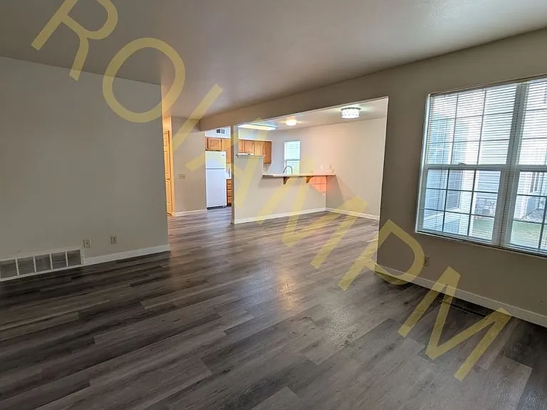 682 Quincy St — Photo 2