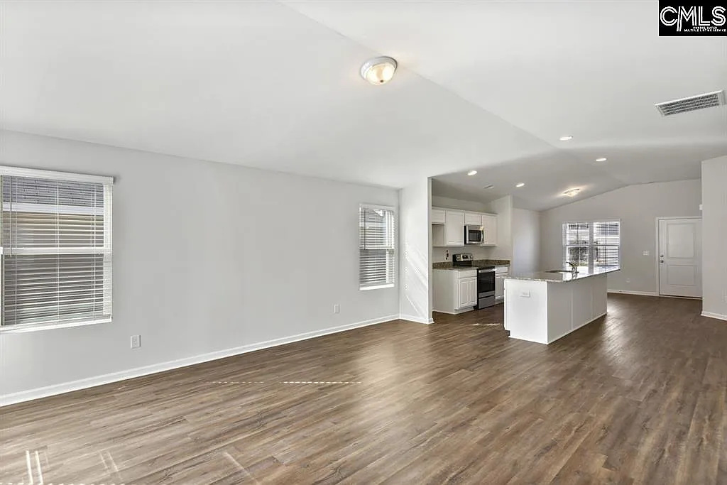 3 bed, 1548 sqft, $1,950 — Photo 4