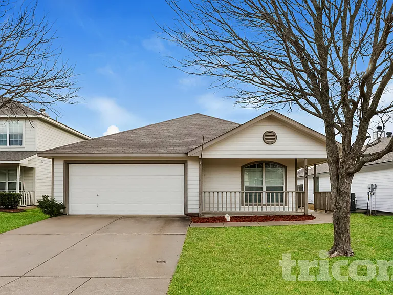 1584 Sandhurst Dr — Photo 1