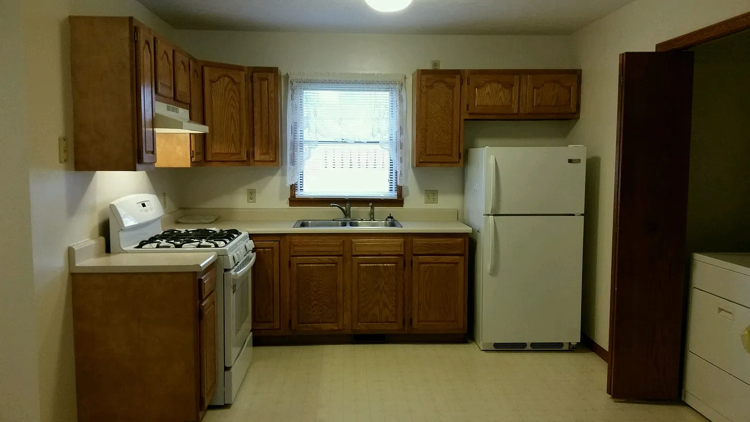 436 W 1st St photo 1