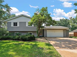 1709 Heron Ln N, Oakdale, MN 55128