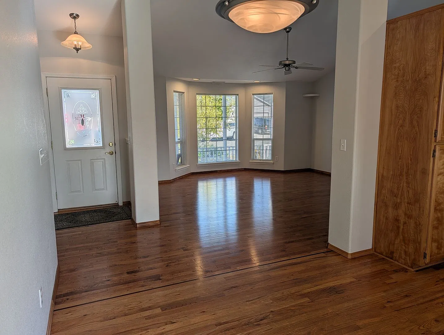 Updated Primary Suite in Convenient Central Point Location — Photo 4