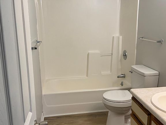 4th image of 218 Eagles Ct #218