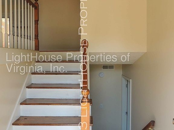 4th image of 111 Whispering Pines Ct