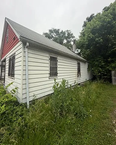 3 bed, 698 sqft, $945 — Photo 2