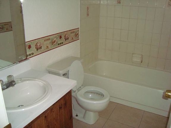 3rd image of 3372 Cedar Ct N