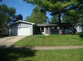 67 Devonshire Cir, Elgin, IL 60123