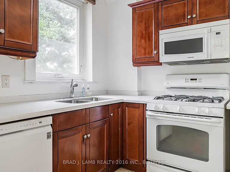 12 Sibley Ave #MAIN AND UPPER — Photo 18