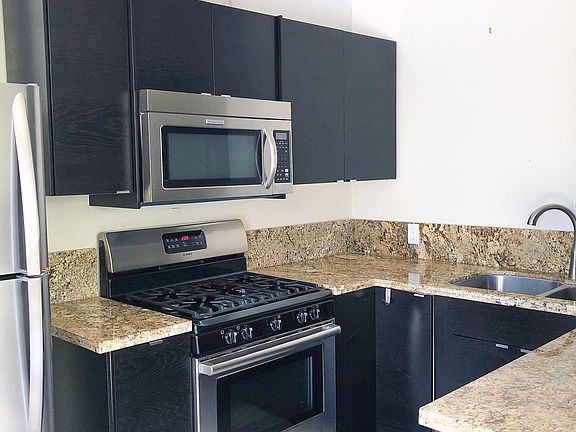 3rd image of 11062 Fruitland Dr