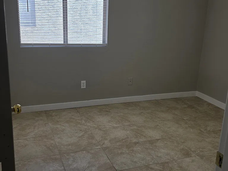2376 W Silver Creek Ln — Photo 7