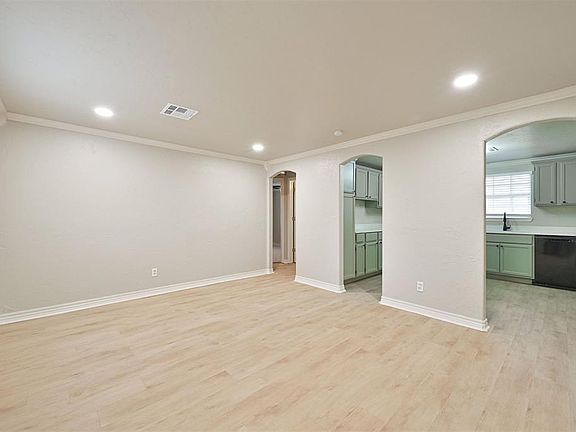 5th image of 3924 SE 22nd St