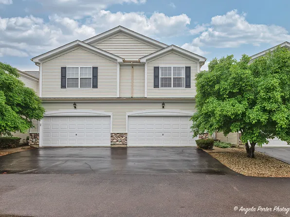 2704 Kendall Xing #2704, McHenry, IL 60051