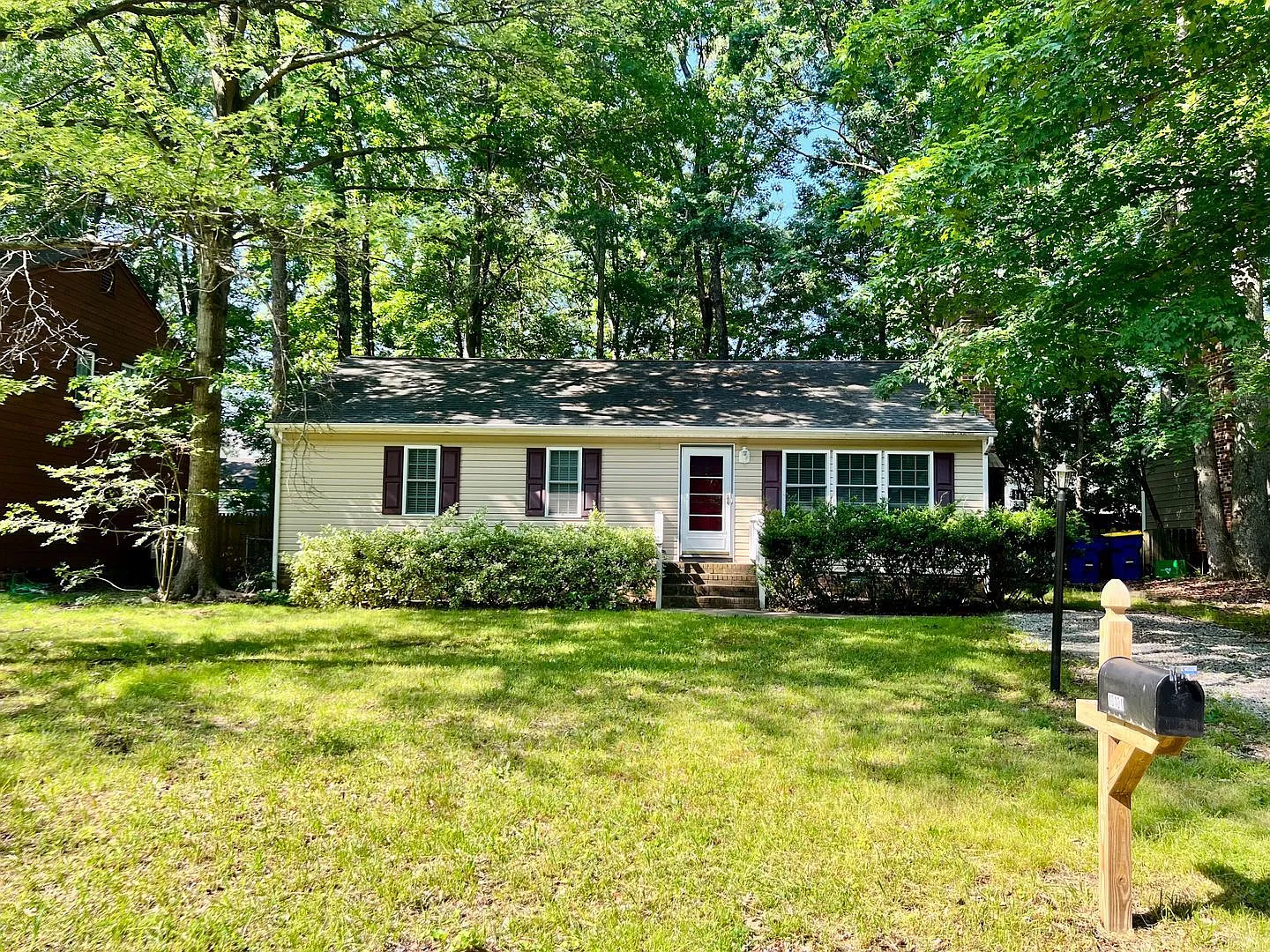 3 bed, 1.0 bath, 1144 sqft, $1,950 — Photo 2