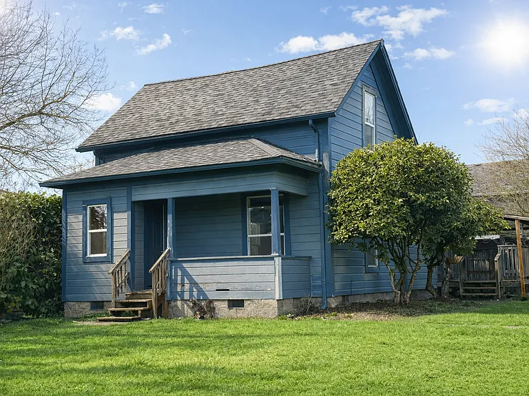1133 Irvington Dr — Photo 1