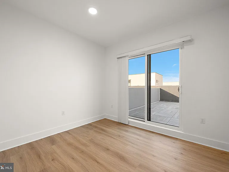801 N Market St #303 — Photo 8