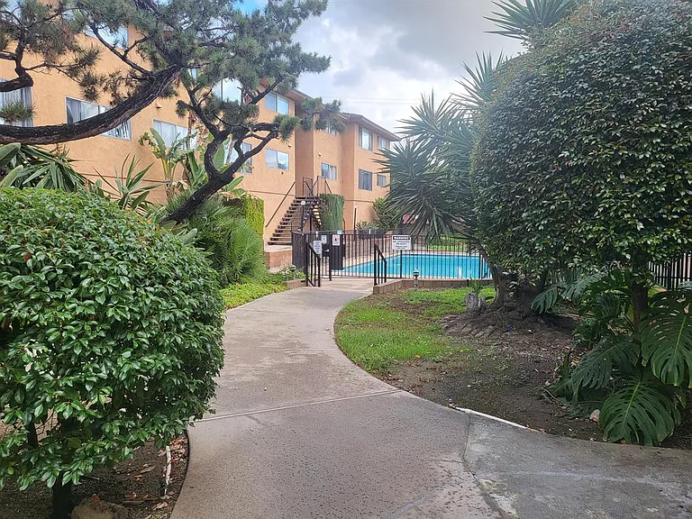 Taylor Garden Apartments — Photo 34