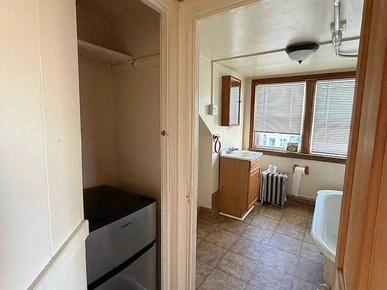 10 E Overlea Ave #4 — Photo 2
