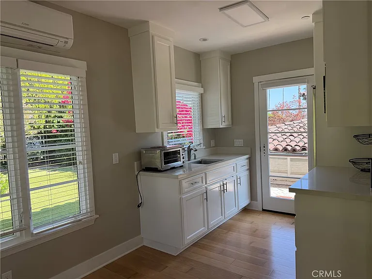 305 W Kenneth Rd — Photo 10