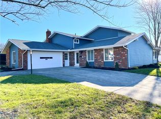 13491 Indian Creek Dr, Middleburg Heights, OH 44130