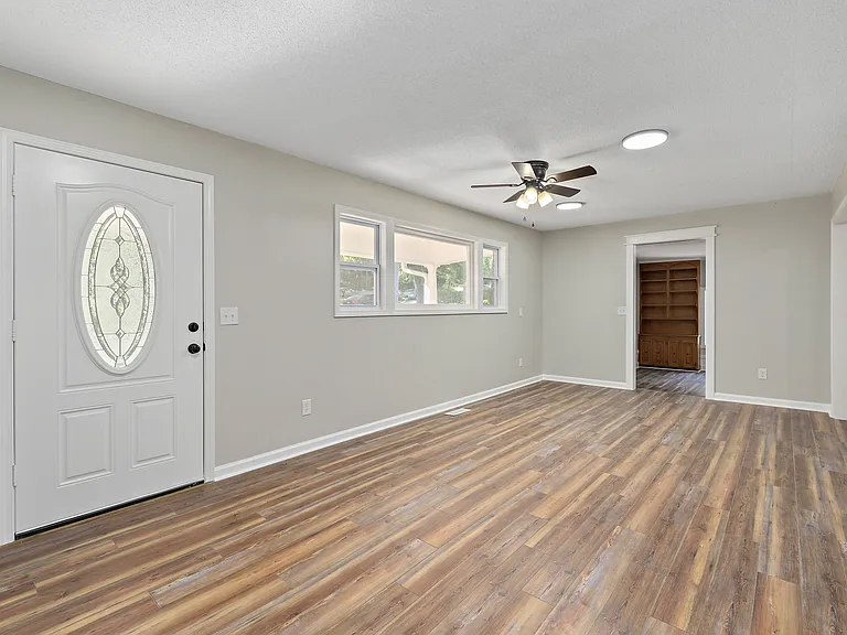 105 Windcreek Ln — Photo 23