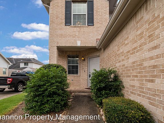 2nd image of 2939 Meadowglen Crst