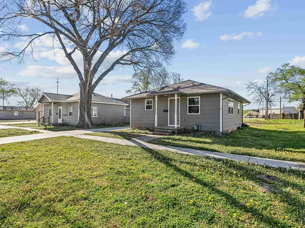 411 E Clark Ave, Augusta, KS 67010