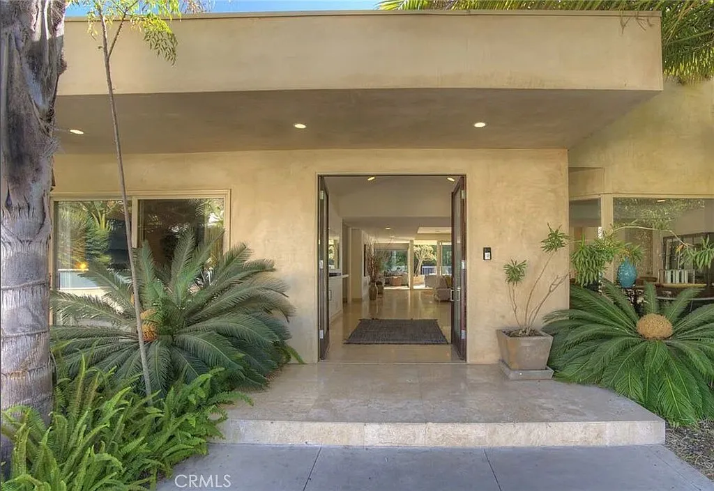 6 bed, 8060 sqft, $35,000 — Photo 4
