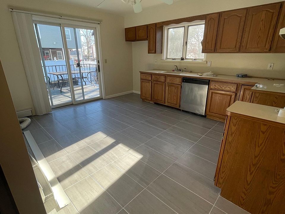 1st image of 36 Woodbine St Floor 2