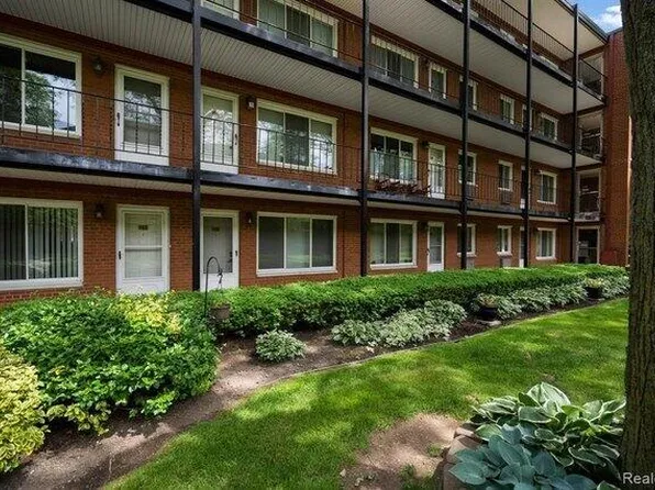 2915 W Thirteen Mile Rd APT 209, Royal Oak, MI 48073