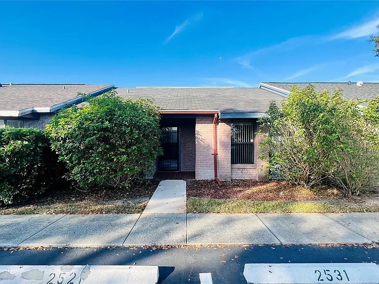 2531 King Oak Cir — Photo 2