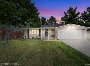 28445 Weddel Ave, Brownstown, MI 48183