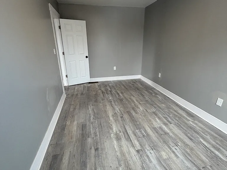 1301 Whitney Ave #4 — Photo 3