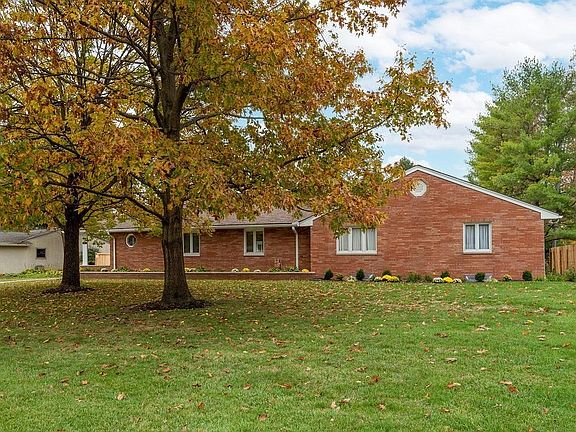 4th image of 1610 Pemberton Dr